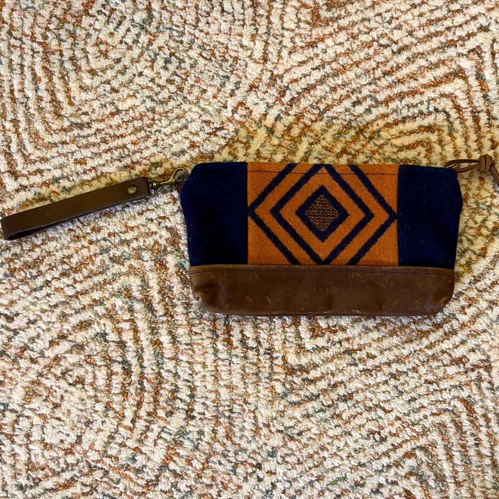 Nan-made wristlet